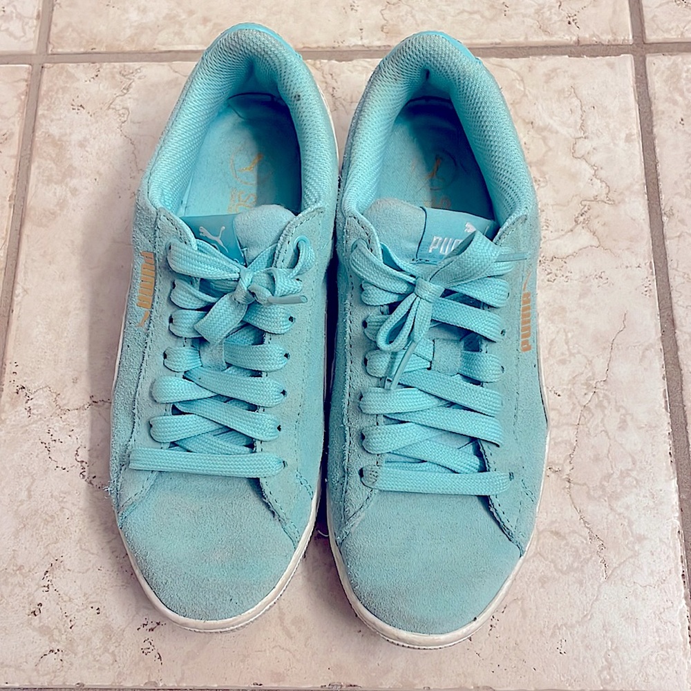Blue Suede Puma sneakers